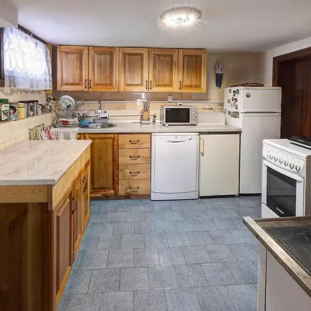 شقة Domacinstvo Spasenic