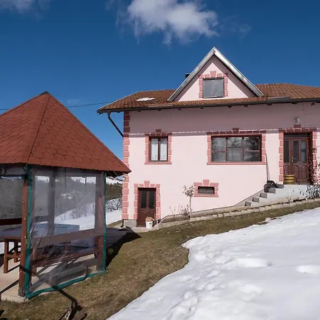 شقة Domacinstvo Spasenic Ribnica (Cajetina)